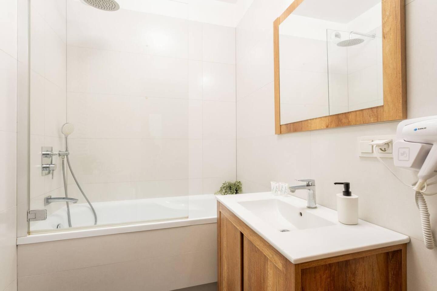 Vista Metro Plocka Apartament *