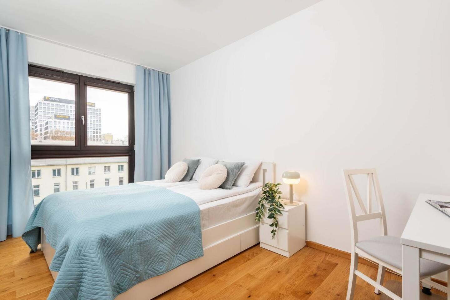 Vista Metro Plocka Apartament *